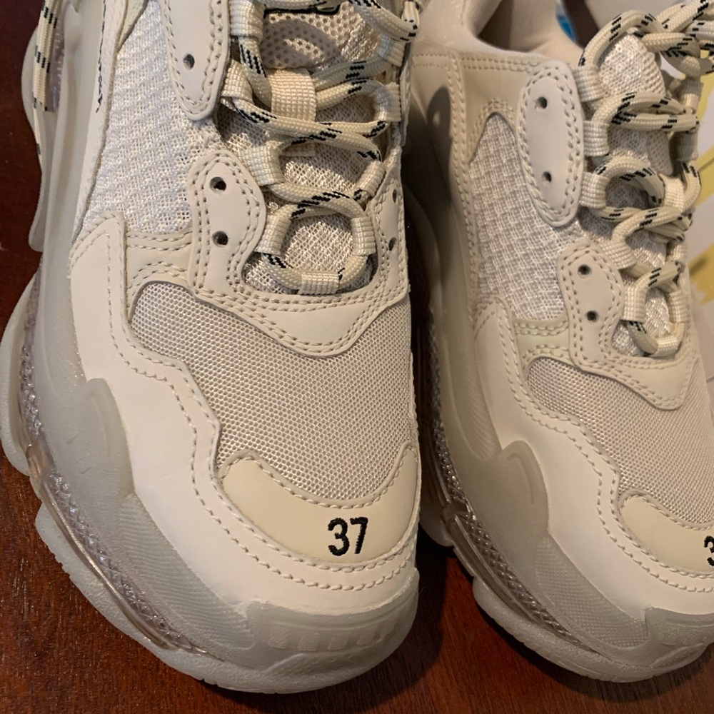 Balenciaga triple s size 37